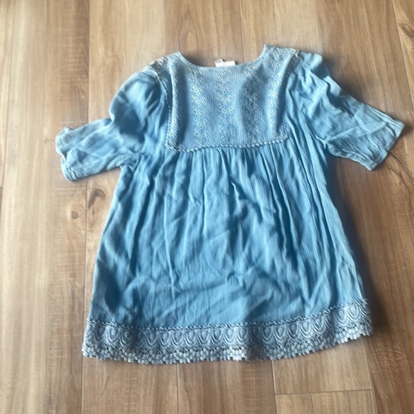 Knox Rose Embroidered blue top - Picture 5 of 5